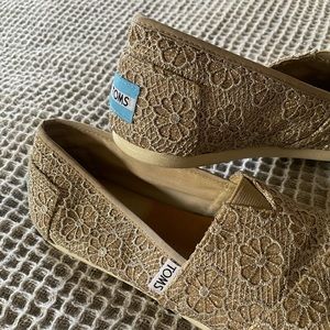 Wedding toms